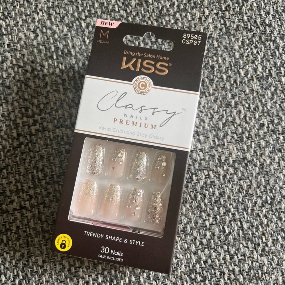 KISS Classy Nails Premium - Pink and Nude
